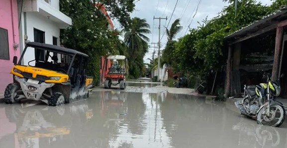 heavy flooding scares away tourists