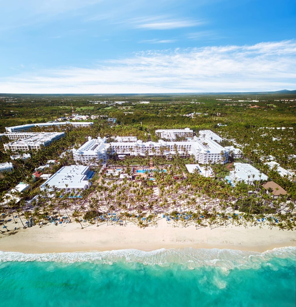 Apple Vacations celebrates its 55th anniversary with stays at RIU hotels in Punta Cana - Tourism news