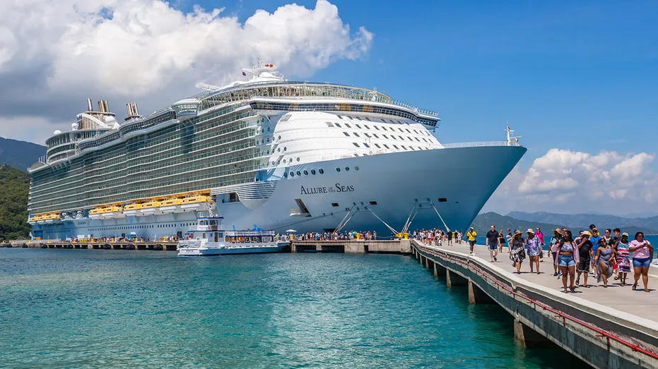 Royal Caribbean: passengers book cruises and services early