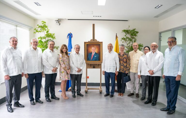 Ecuadorian Embassy in DR honors Frank Rainieri with portrait - Tourism News