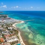 Playa del Carmen boasts beaches with almost no sargassum and 8 with Blue Flag