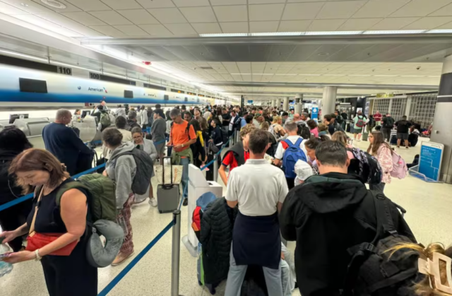 Argentines stranded in the US due to American Airlines cancellations